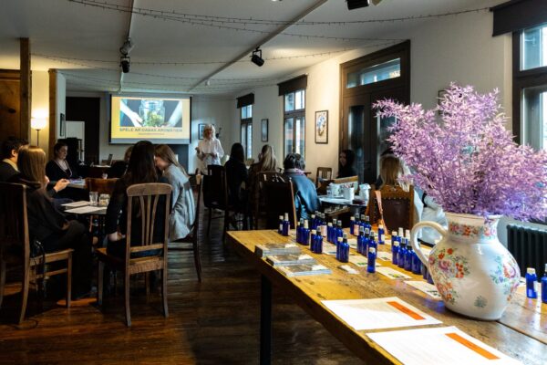 Game of Natural Scents