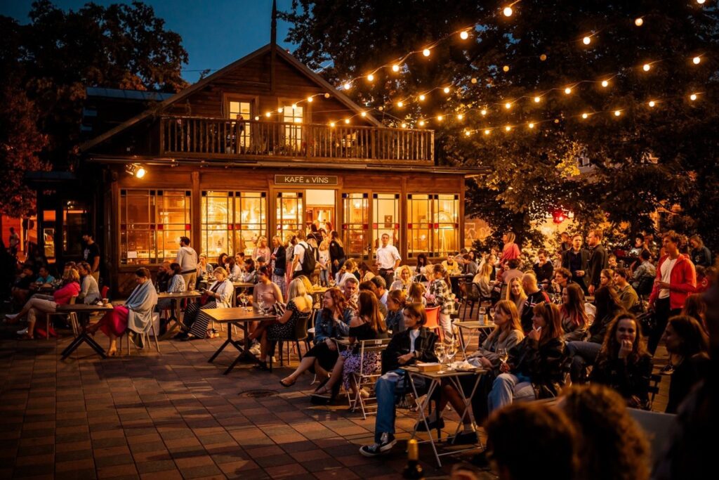 Attēls 4 no 4: Riga Across the River – Kalnciema Quarter, Botanical Garden & Modern Pārdaugava