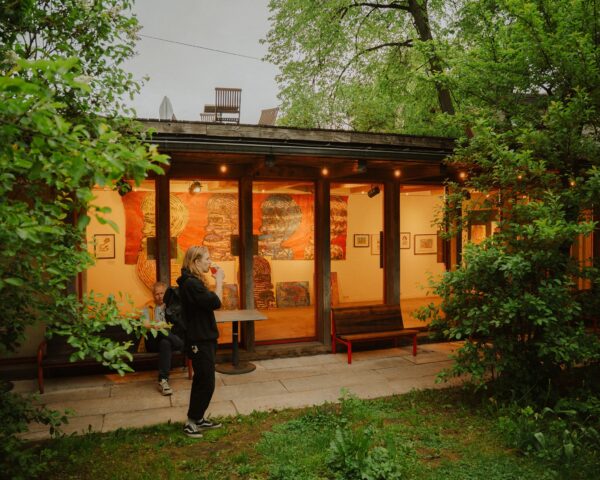 Riga Across the River – Kalnciema Quarter, Botanical Garden & Modern Pārdaugava